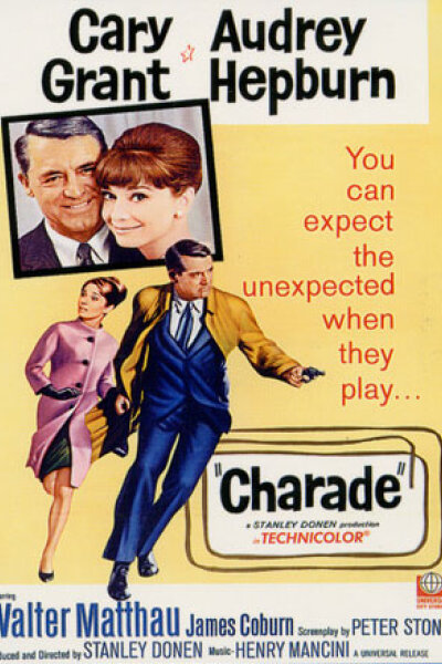 Universal Pictures - Charade - tre mand frem for en enke